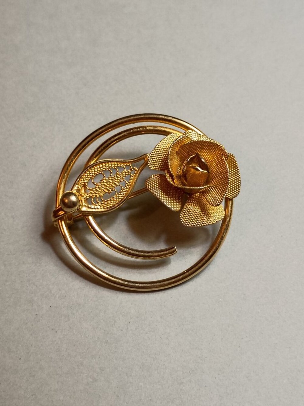 Vintage 1960s Sarah Coventry Promise Rose Gold Tone Mesh Circle Brooch Pin Signe